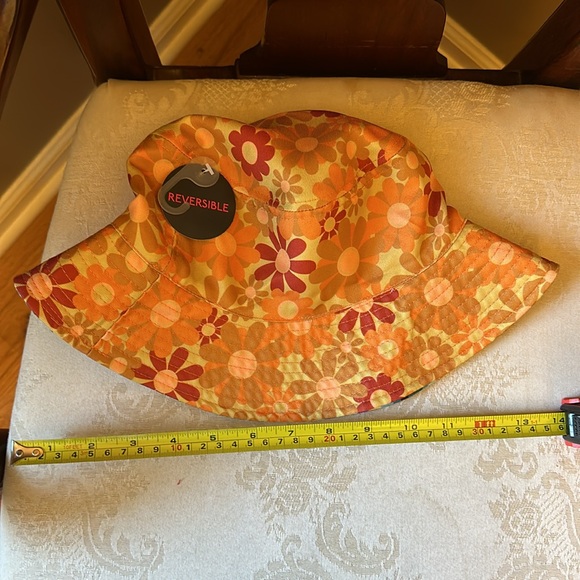 NWT fun retro reversible flowers and abstract stripes sun hat bucket hat - Picture 7 of 7